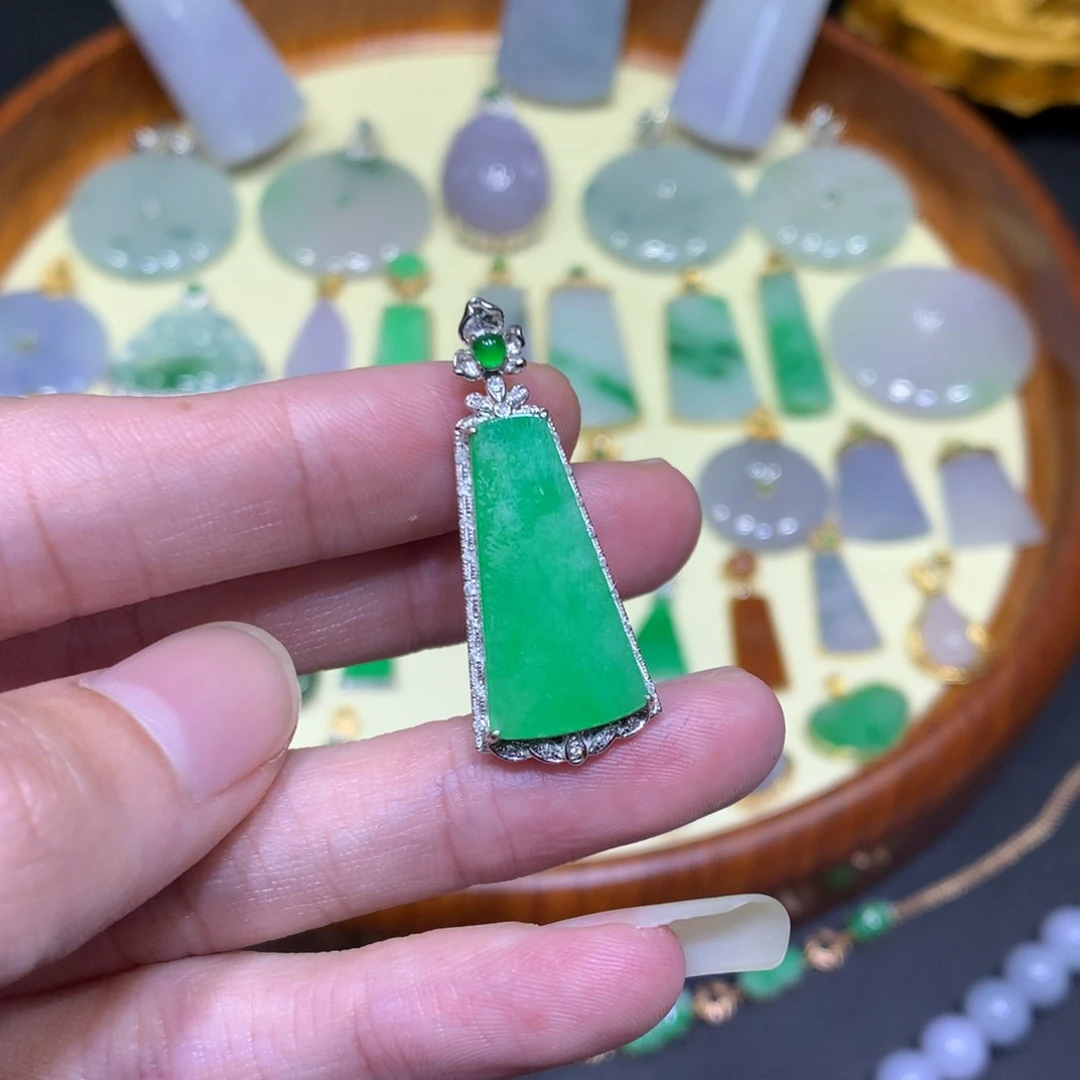 翡翠吊坠(不含链)18K金镶嵌