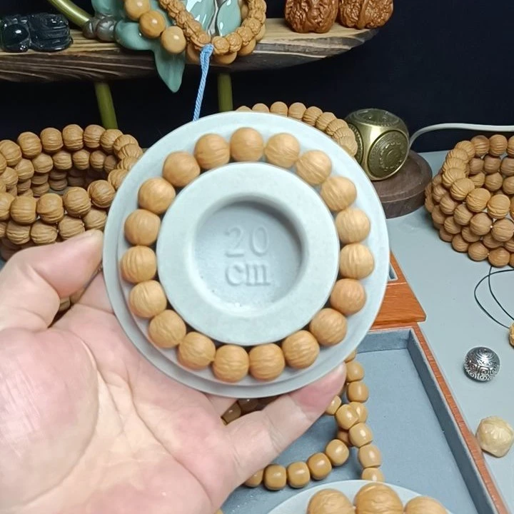 13天然无修凤羽猴头手串