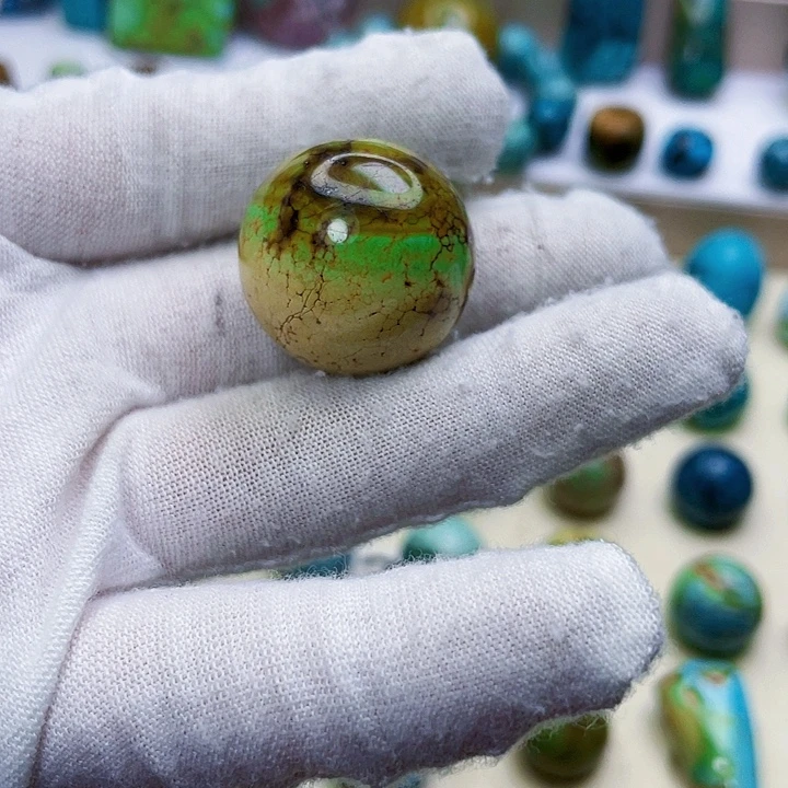 绿松石未镶嵌颈饰