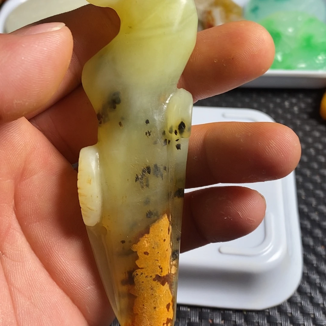 岫玉未镶嵌珠宝奇石