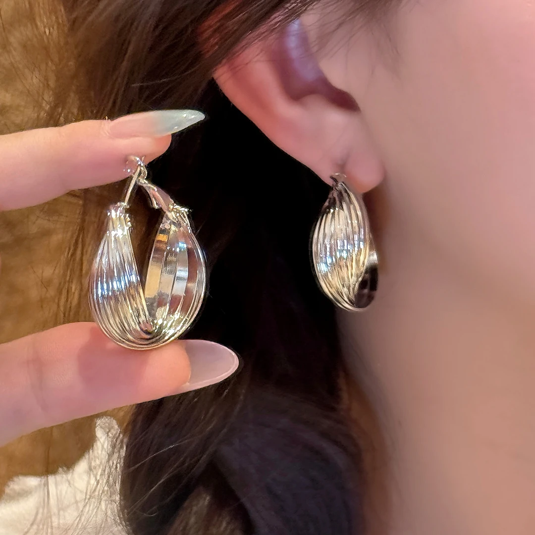 铜合金耳饰 又辣又高级！金属复古港风大圈耳环小众设计耳钉耳饰女