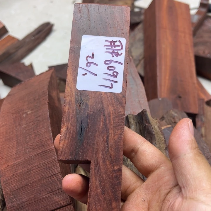用***8檀香紫檀（小叶紫檀）瑕疵品