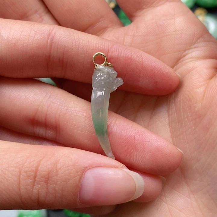 翡翠颈饰未镶嵌吊坠