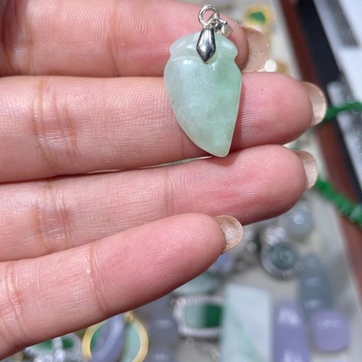 翡翠14K金镶嵌颈饰