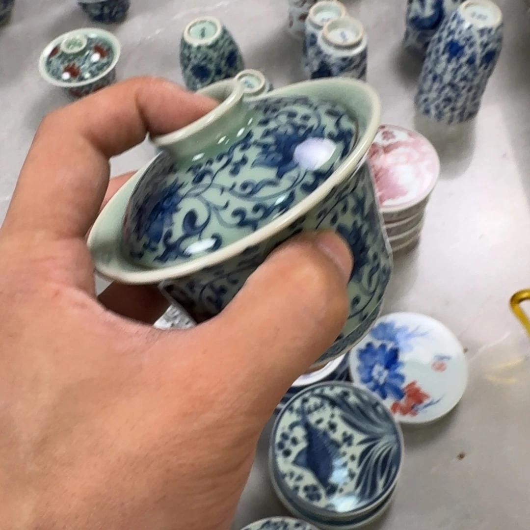 摆件清釉青花缠枝莲两才盖碗