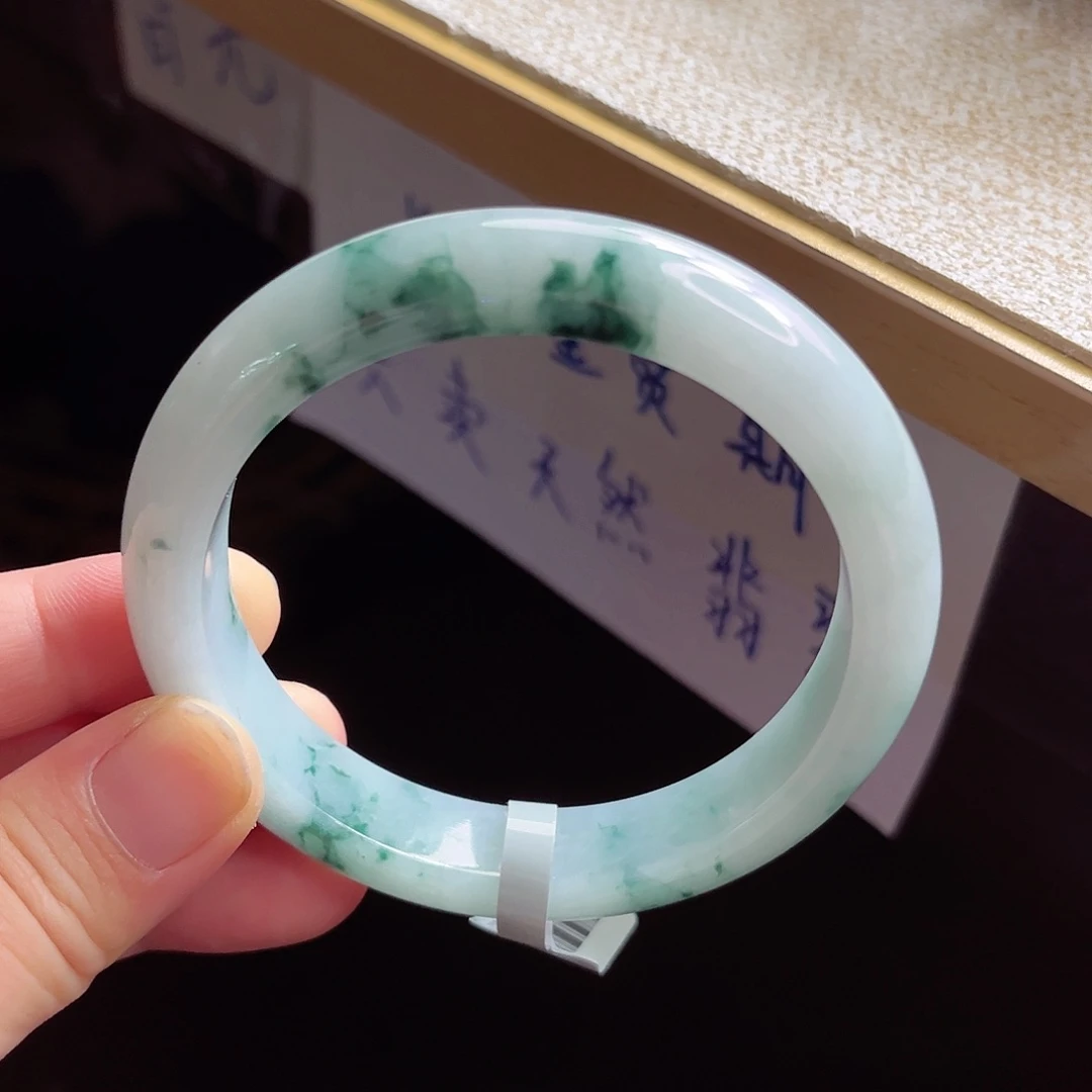 翡翠手镯未镶嵌手镯