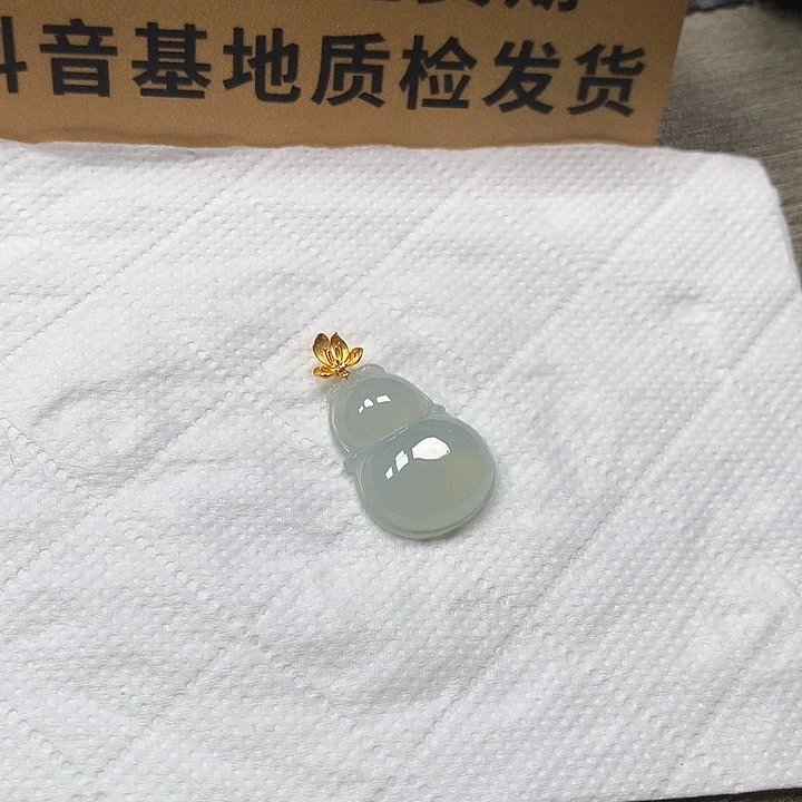 颈饰18K金镶嵌翡翠葫芦