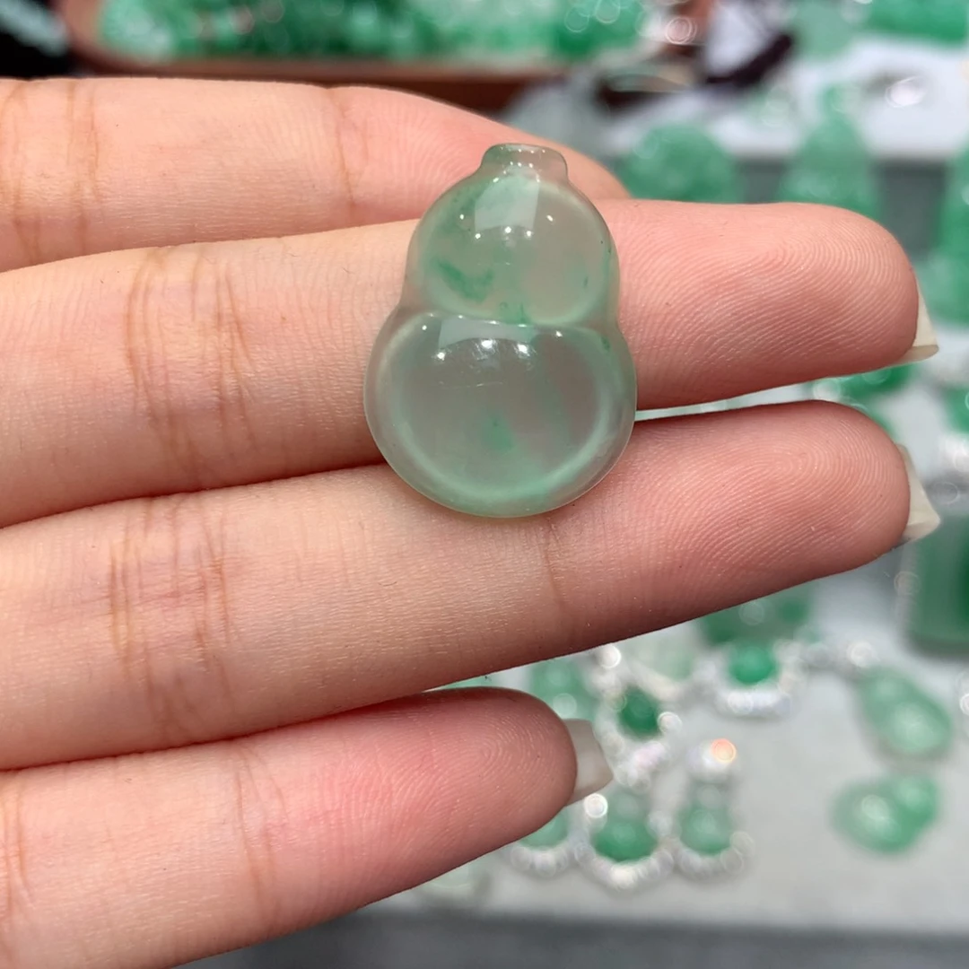 颈饰银S925镶嵌石英质玉（非洲翠）贝*儿
