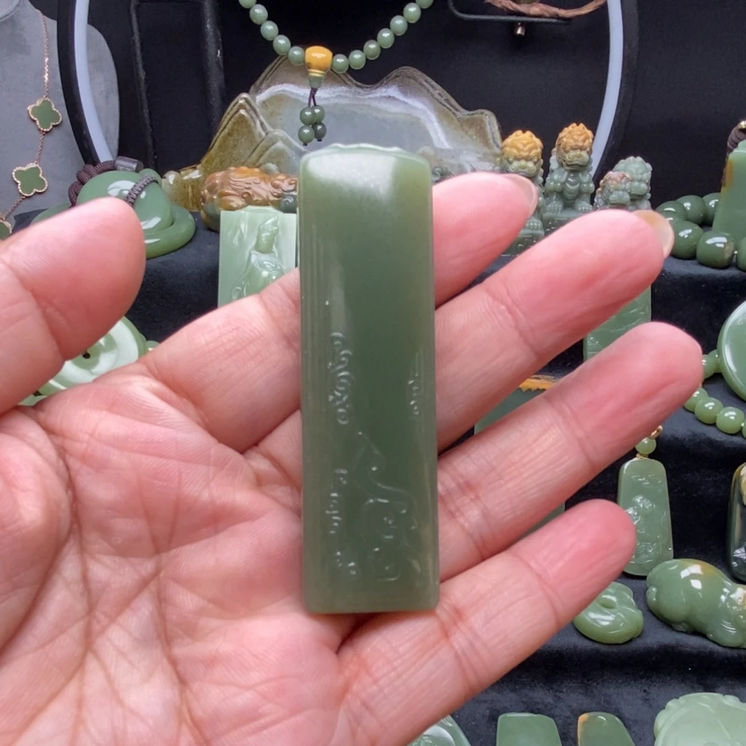 未镶嵌岫岩老玉（透闪石质玉）挂件