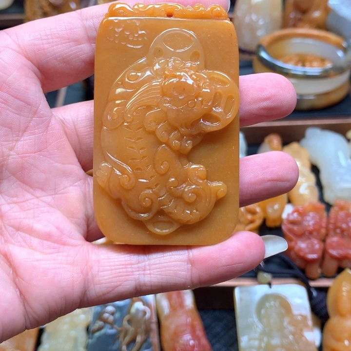 石英质玉（黄龙玉）未镶嵌挂件