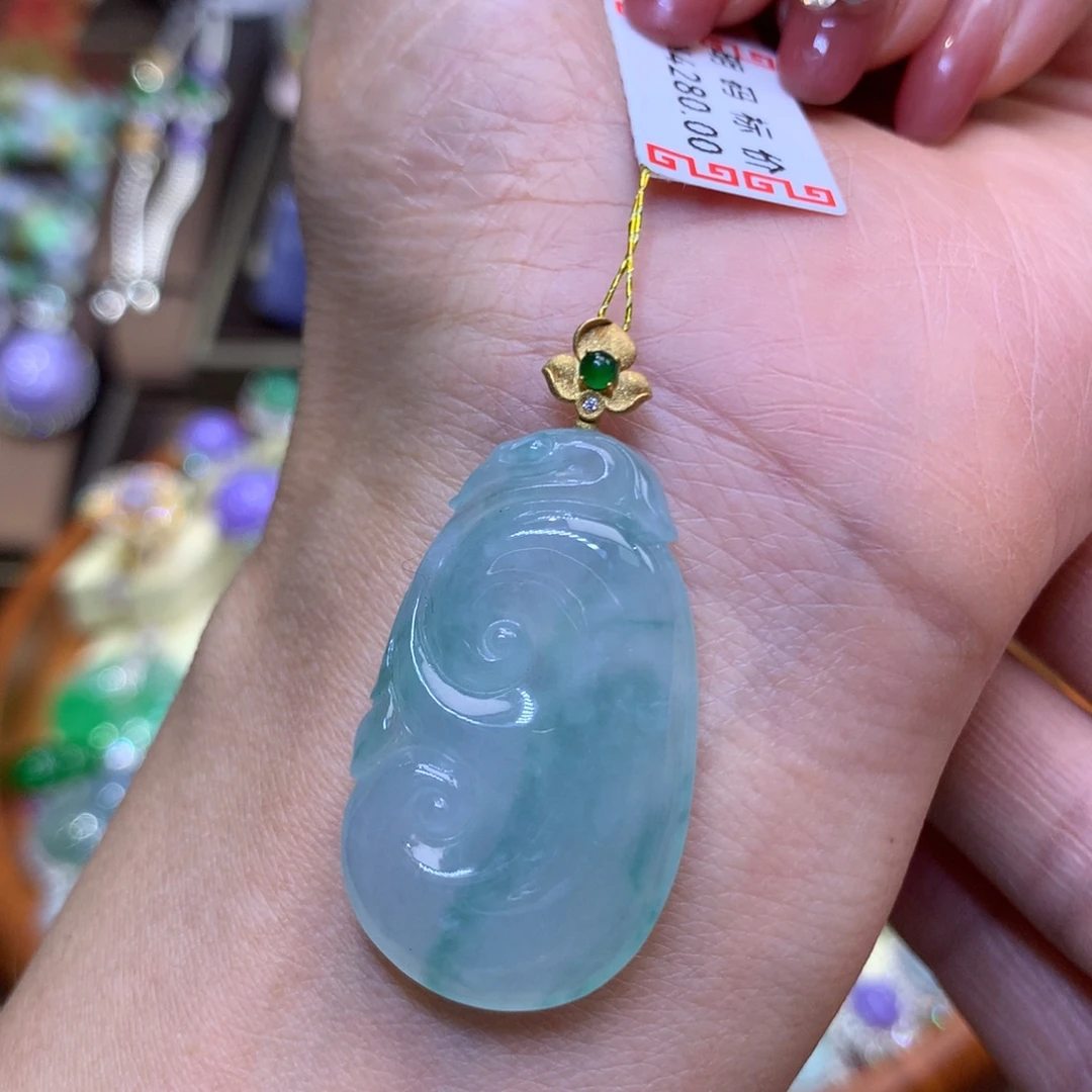 翡翠18K金镶嵌颈饰