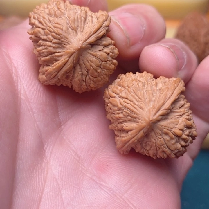 文玩核桃把件29全品纯野生鱼籽纹