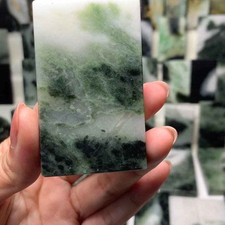 独山玉颈饰未镶嵌