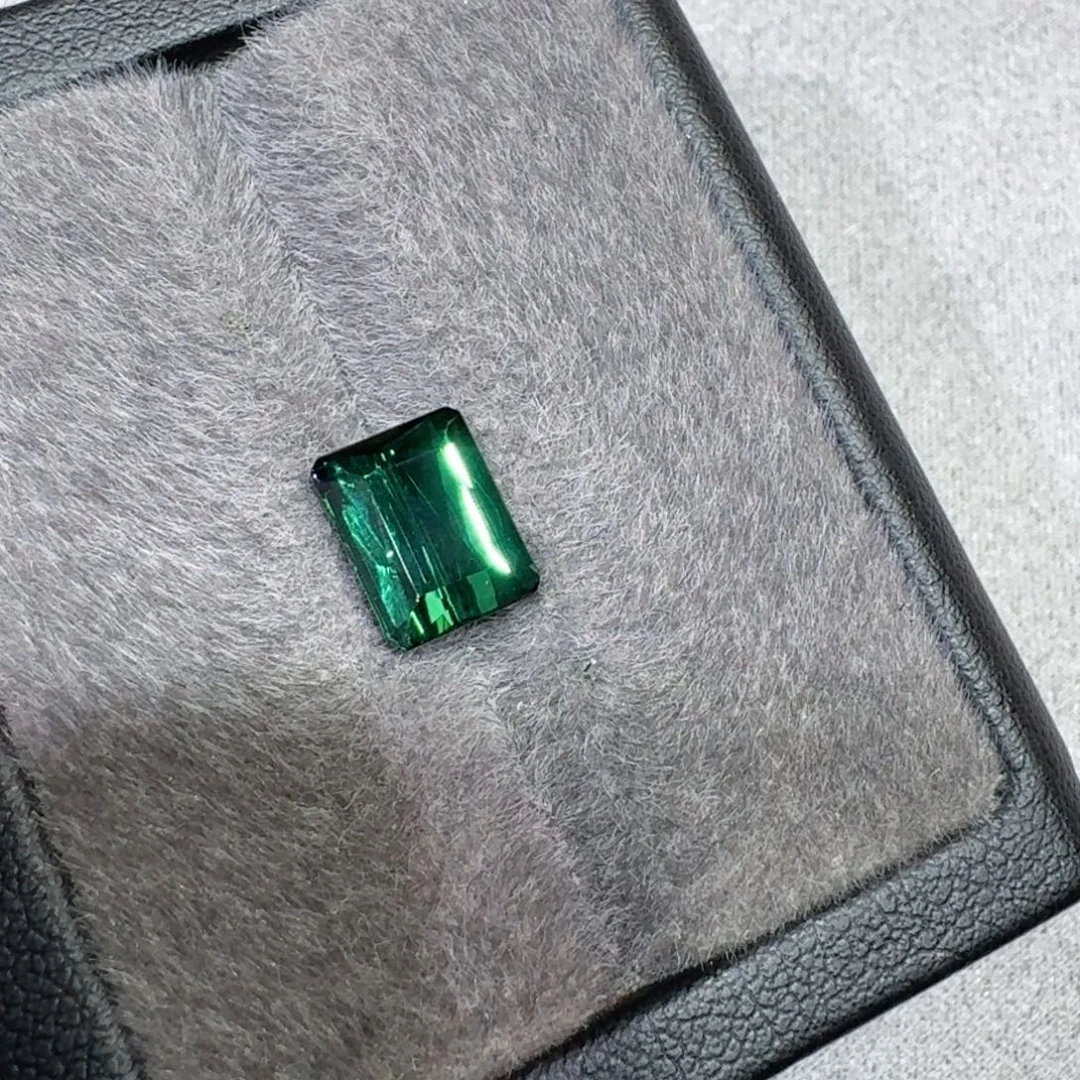 碧玺未镶嵌裸石2.62克拉一粒