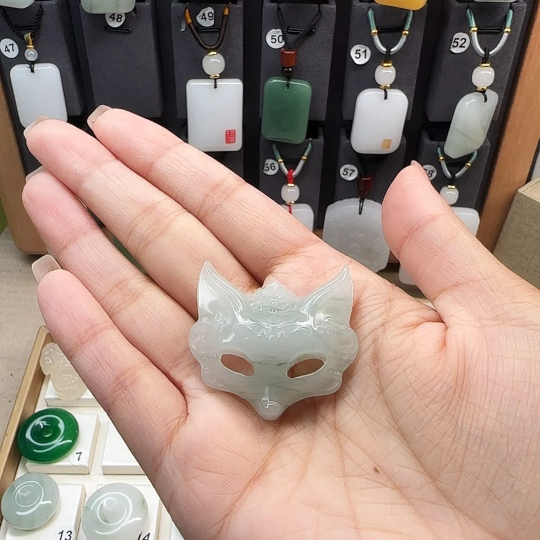 石英质玉未镶嵌颈饰