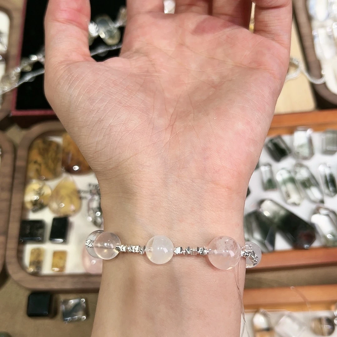 水晶手链未镶嵌大*几碎银粉雪花粉晶蓝针