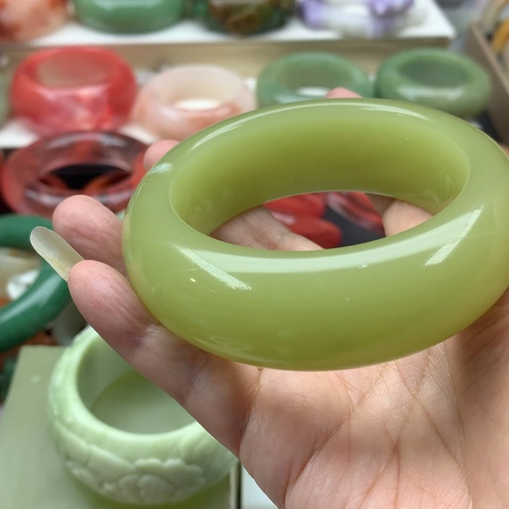 贵***涵石英岩玉未镶嵌13468975444