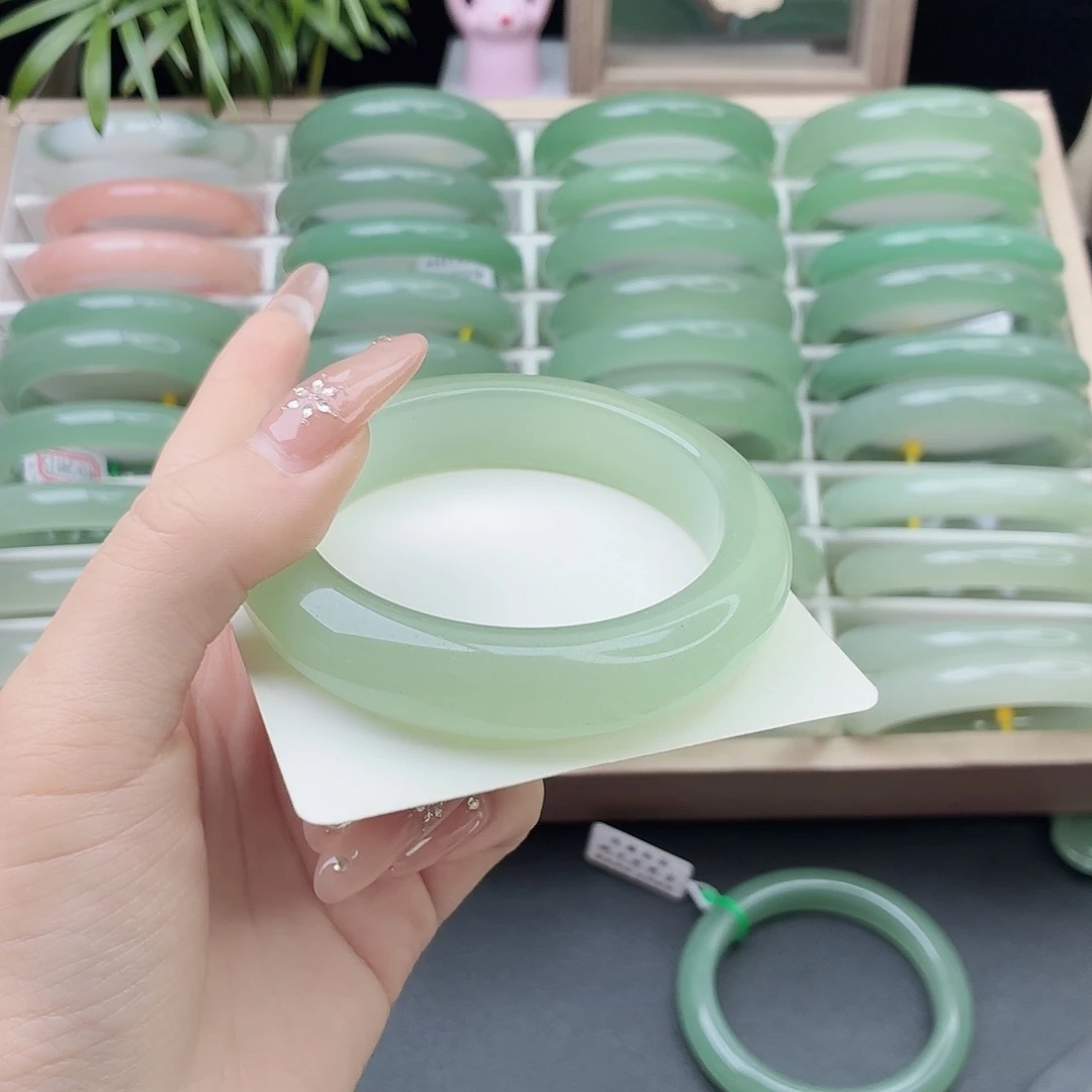 石英质玉未镶嵌手镯