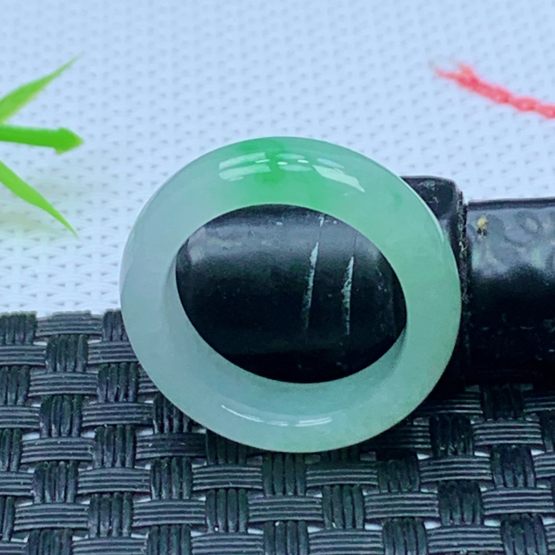 缅甸天然A货翡翠  飘阳绿素面玉戒圈戒指 内径17.3mm 编号1662