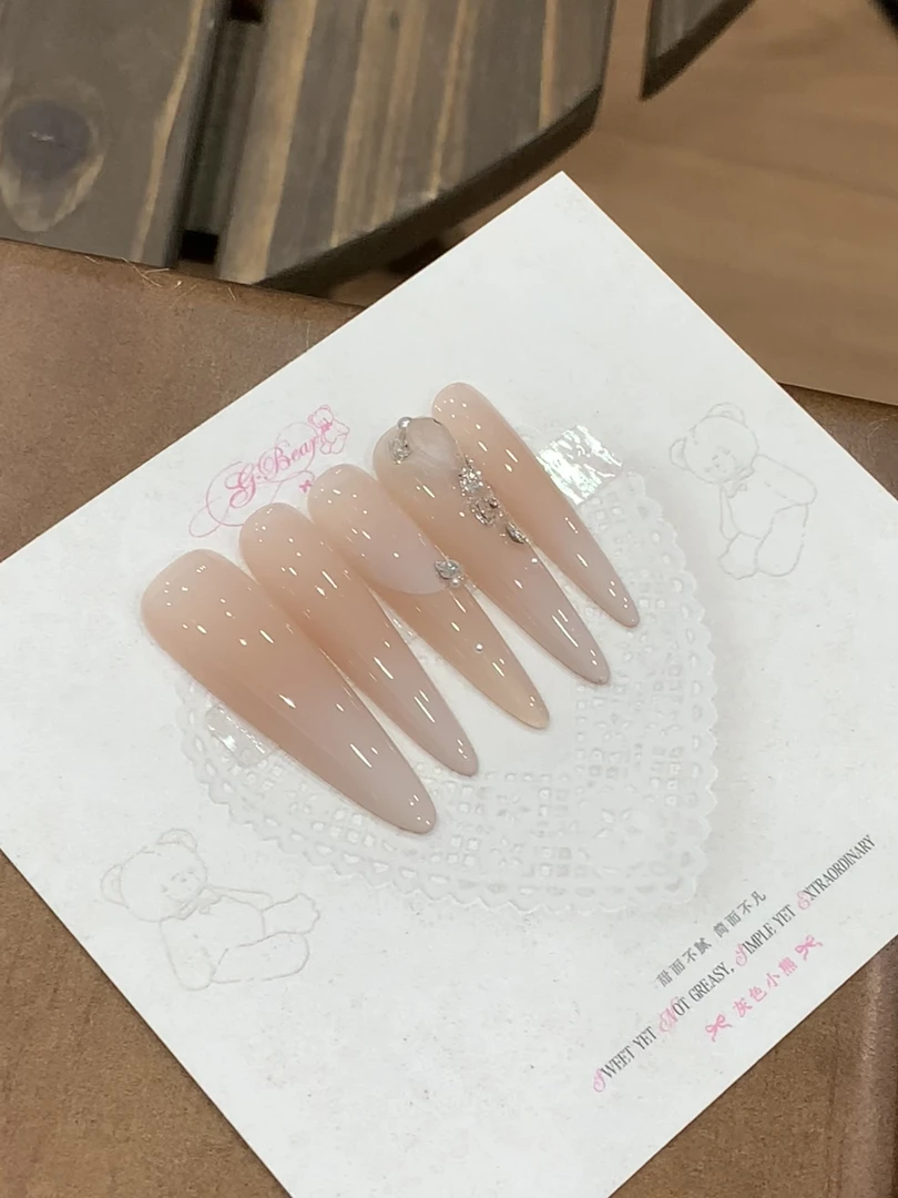 灰色小熊 G.BEAR【杏仁烤奶】高级感氛围感显白纯手工穿戴甲