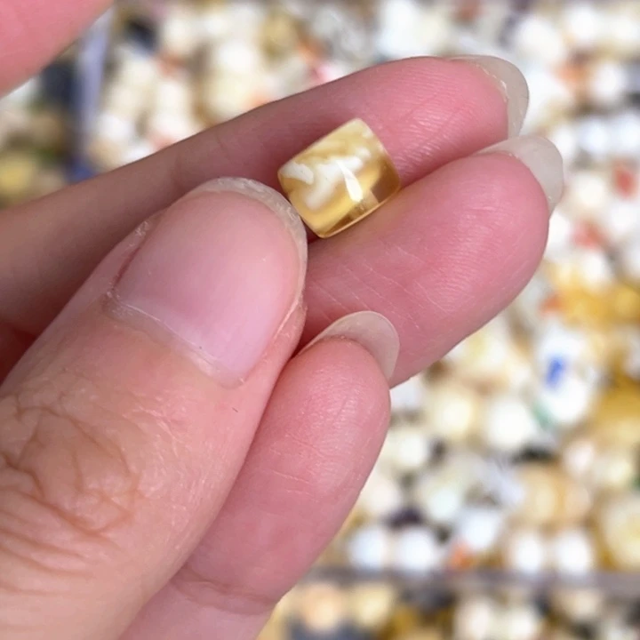 未镶嵌蜜蜡裸石8mm一个