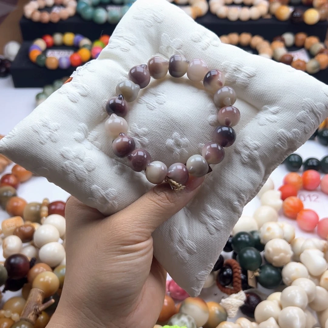 白玉菩提吊坠瑕疵14.5