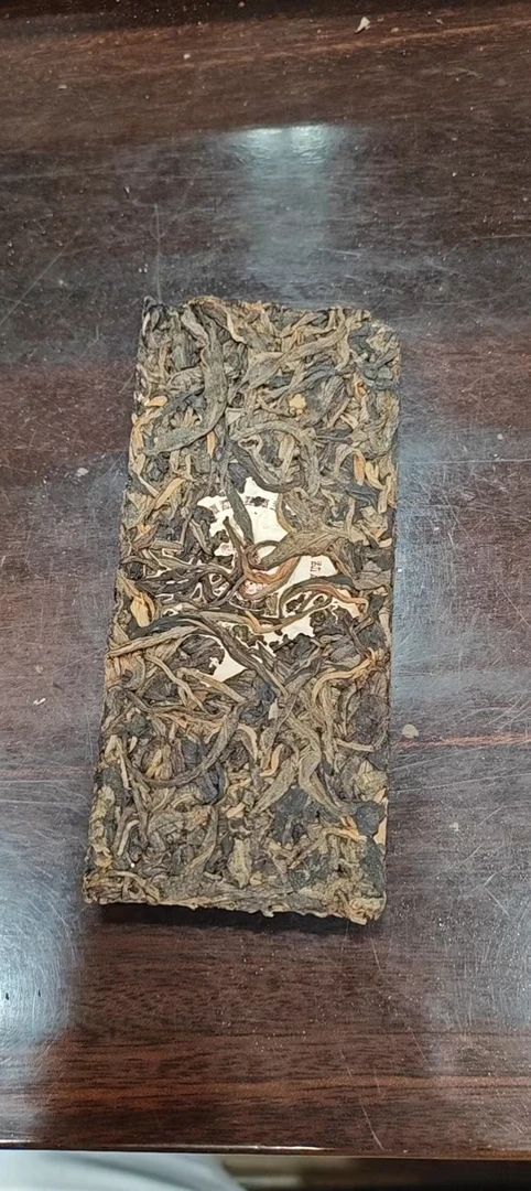 2002年勐库戎氏品牌茶砖100g（生）