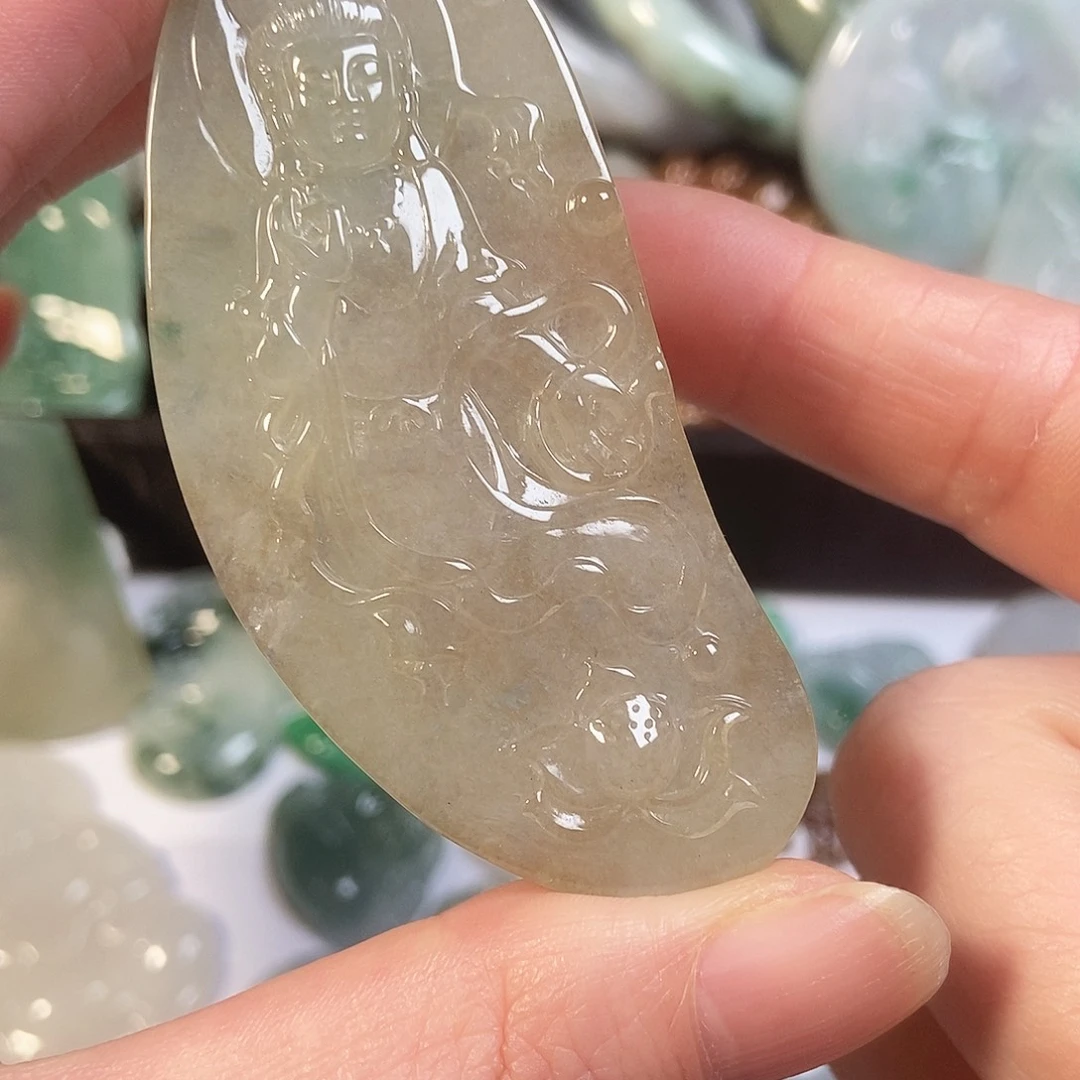 翡翠未镶嵌颈饰仙女