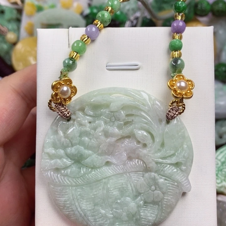 翡翠未镶嵌吊坠(赠链)