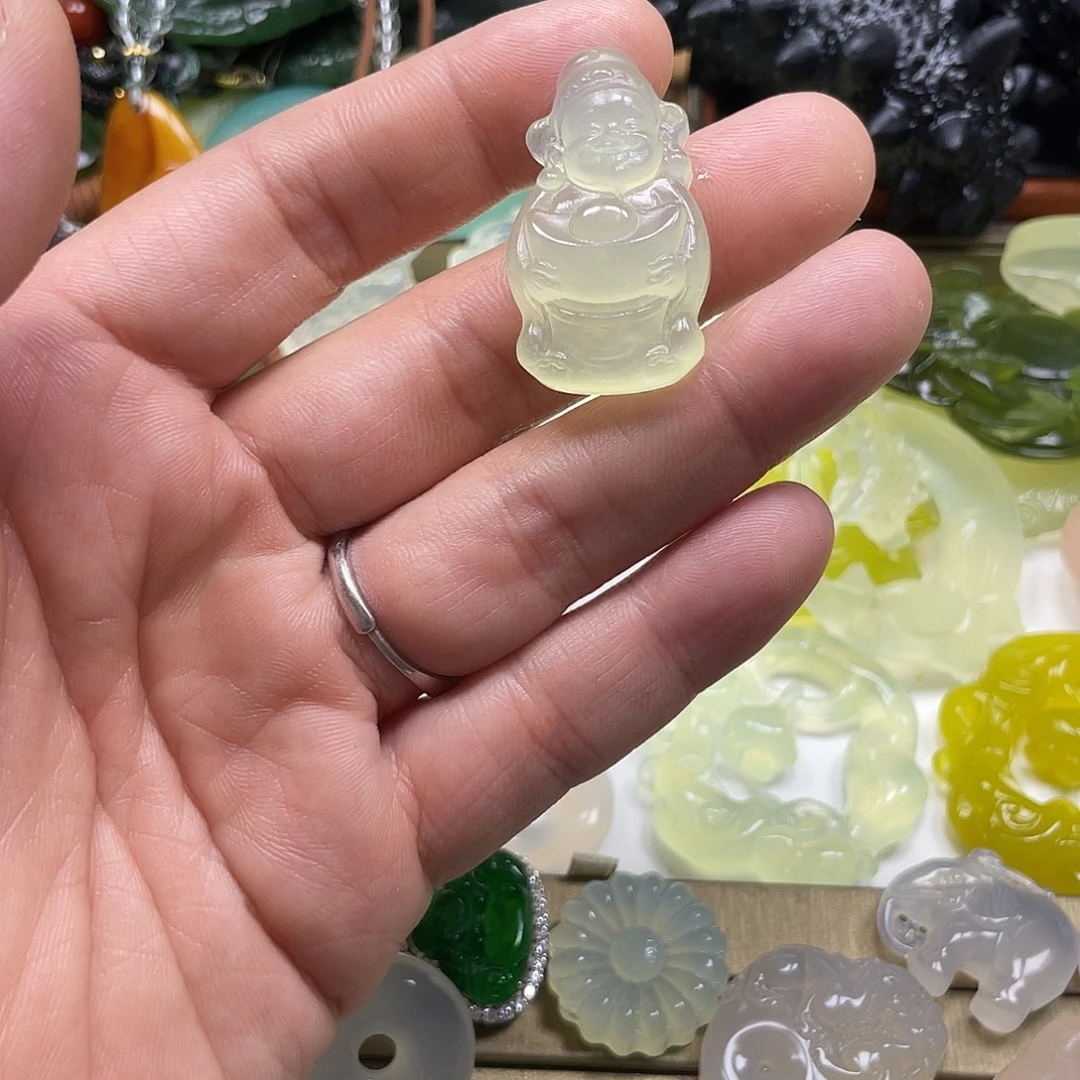 舞***儿蛇纹石玉未镶嵌颈饰