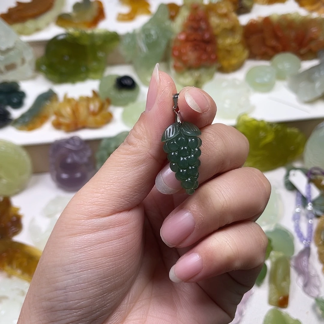 蛇纹石玉未镶嵌颈饰