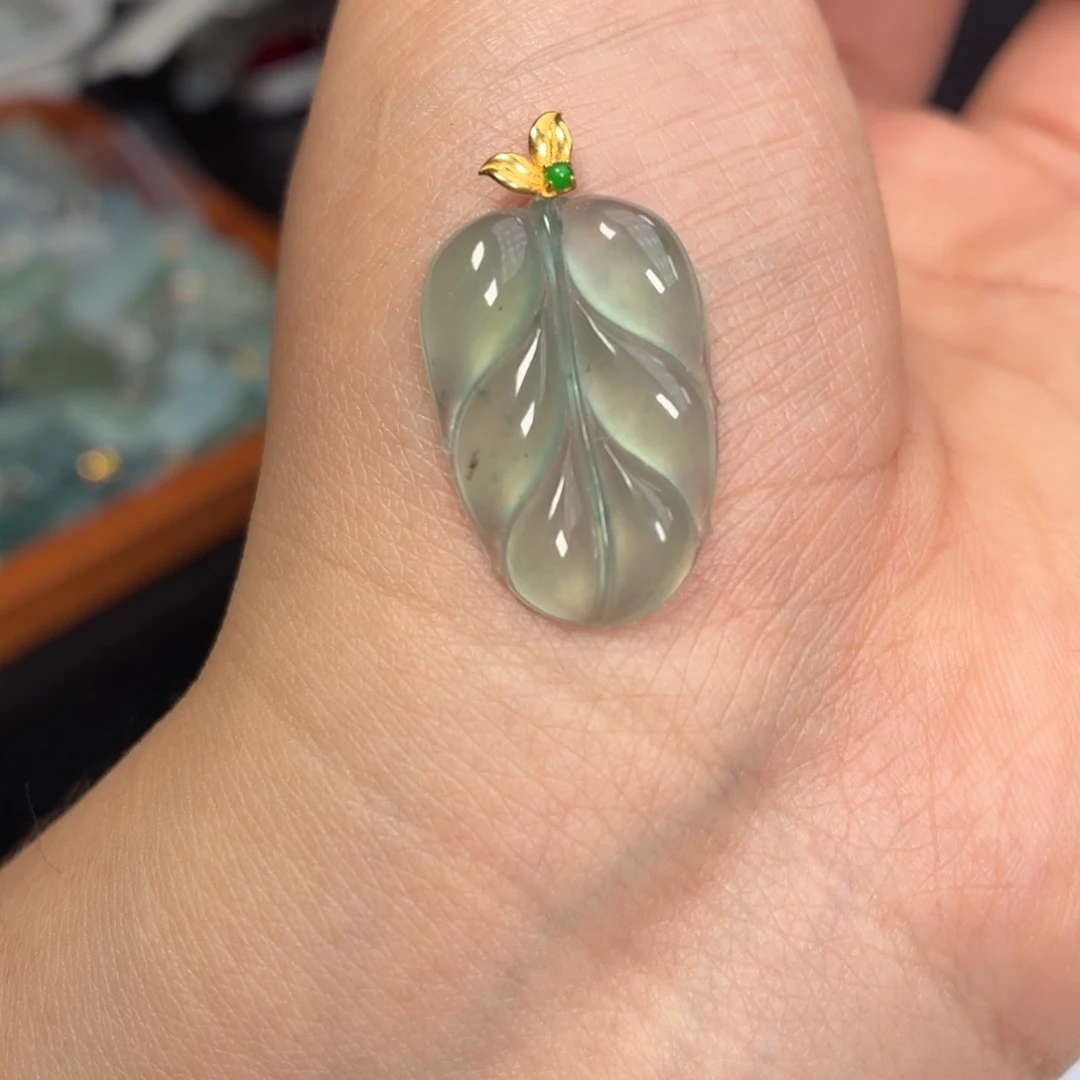 翡翠18K金镶嵌颈饰叶子