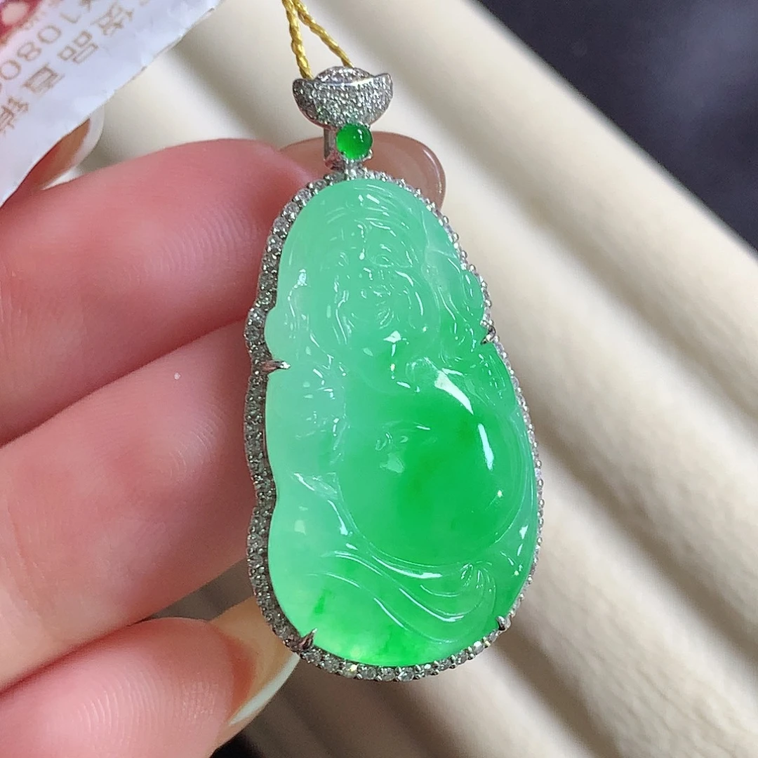 翡翠18K金镶嵌颈饰财神