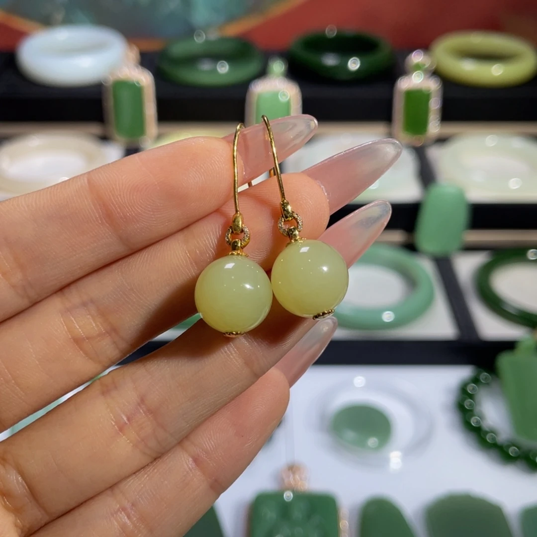 18K金镶嵌和田玉耳饰