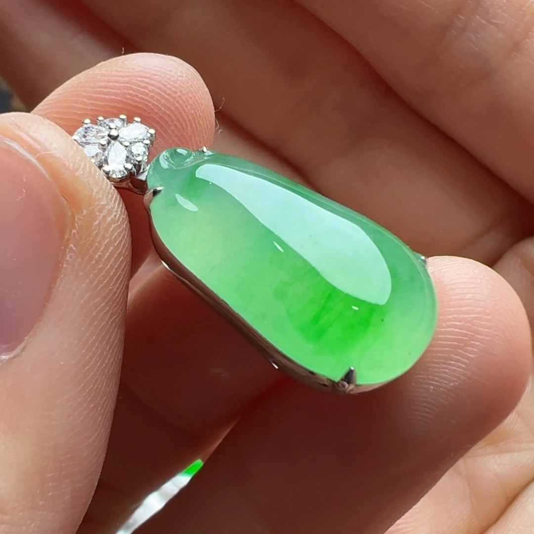 翡翠18K金镶嵌颈饰Y福瓜