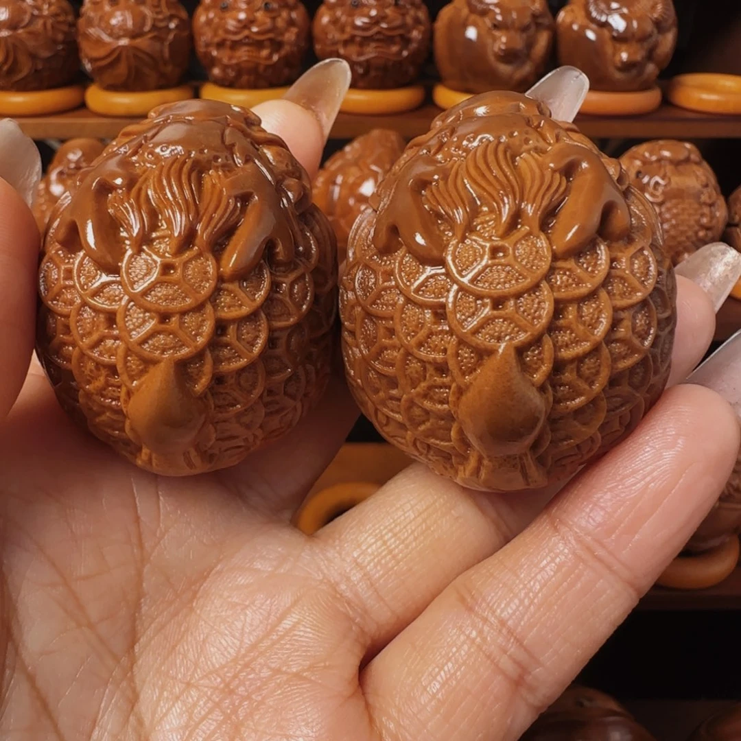 橄榄核把件满***雨金钱龟手把件42