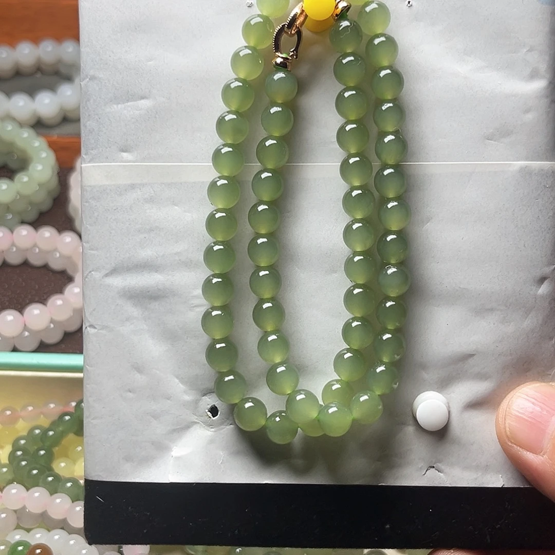 紫***姐和田玉未镶嵌颈饰