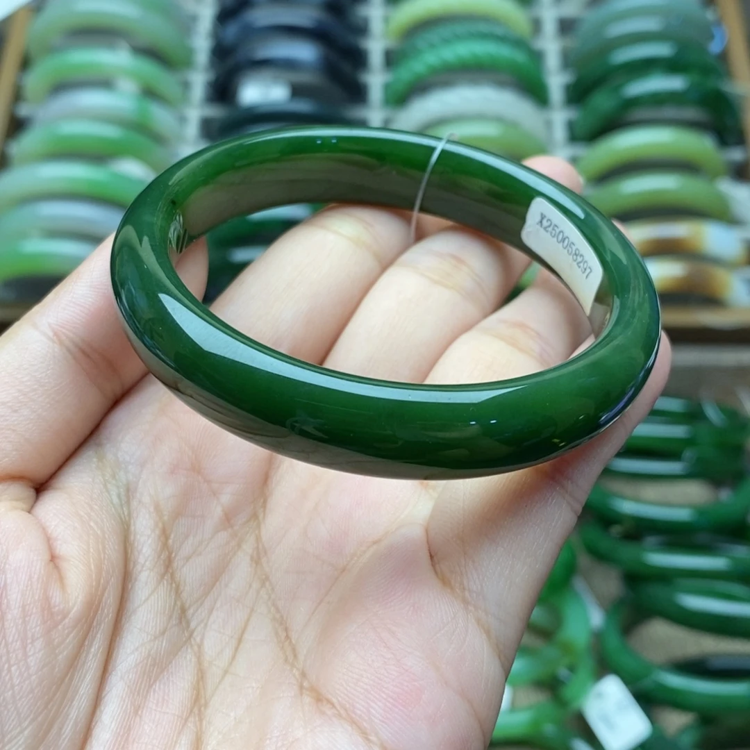 和田玉（碧玉）未镶嵌手镯