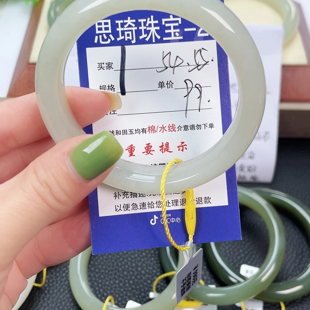 和田玉手镯未镶嵌