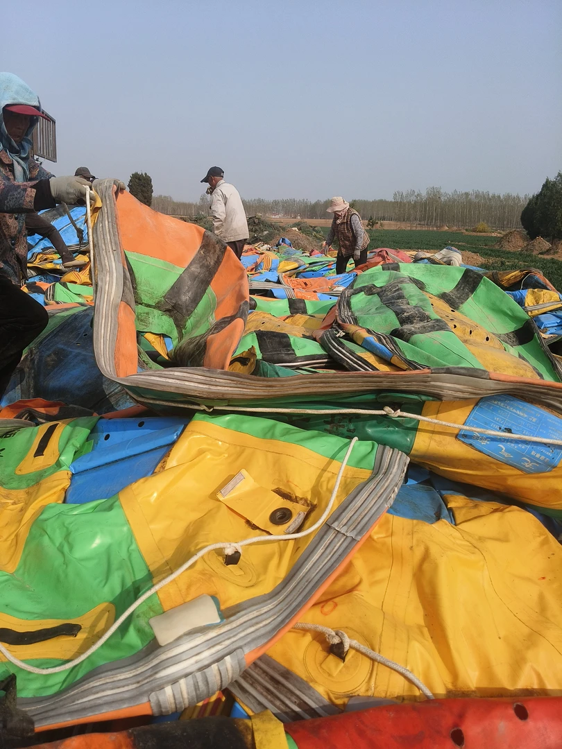 只有船。漂流船 充气船漂流船