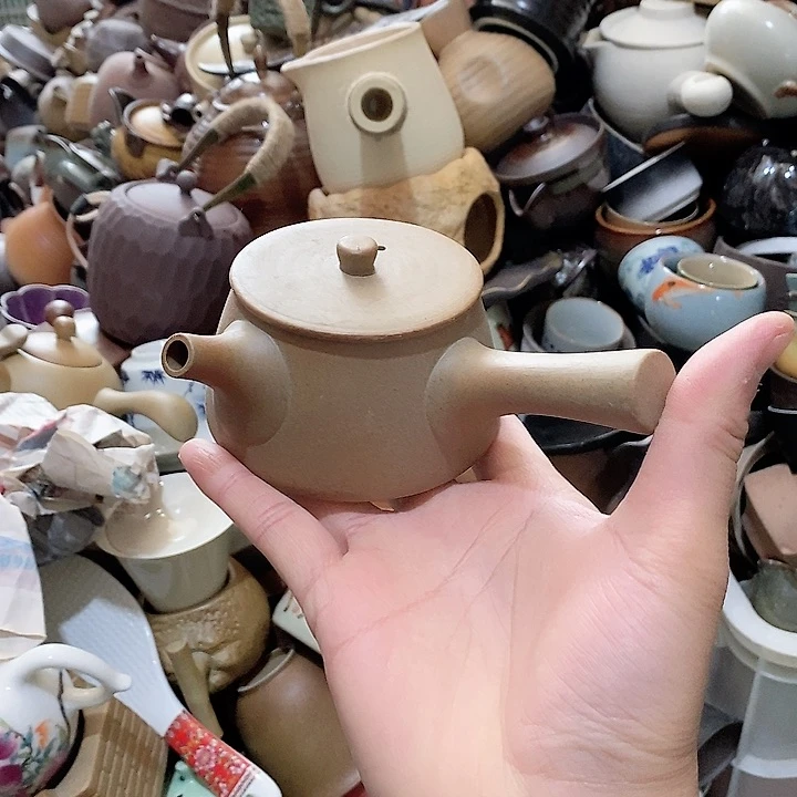 瓷片荷花绽放出的一颗小行星中心和