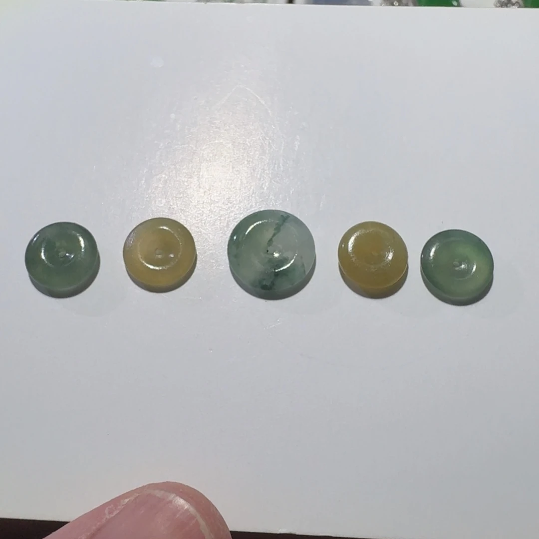 翡翠未镶嵌颈饰平安扣