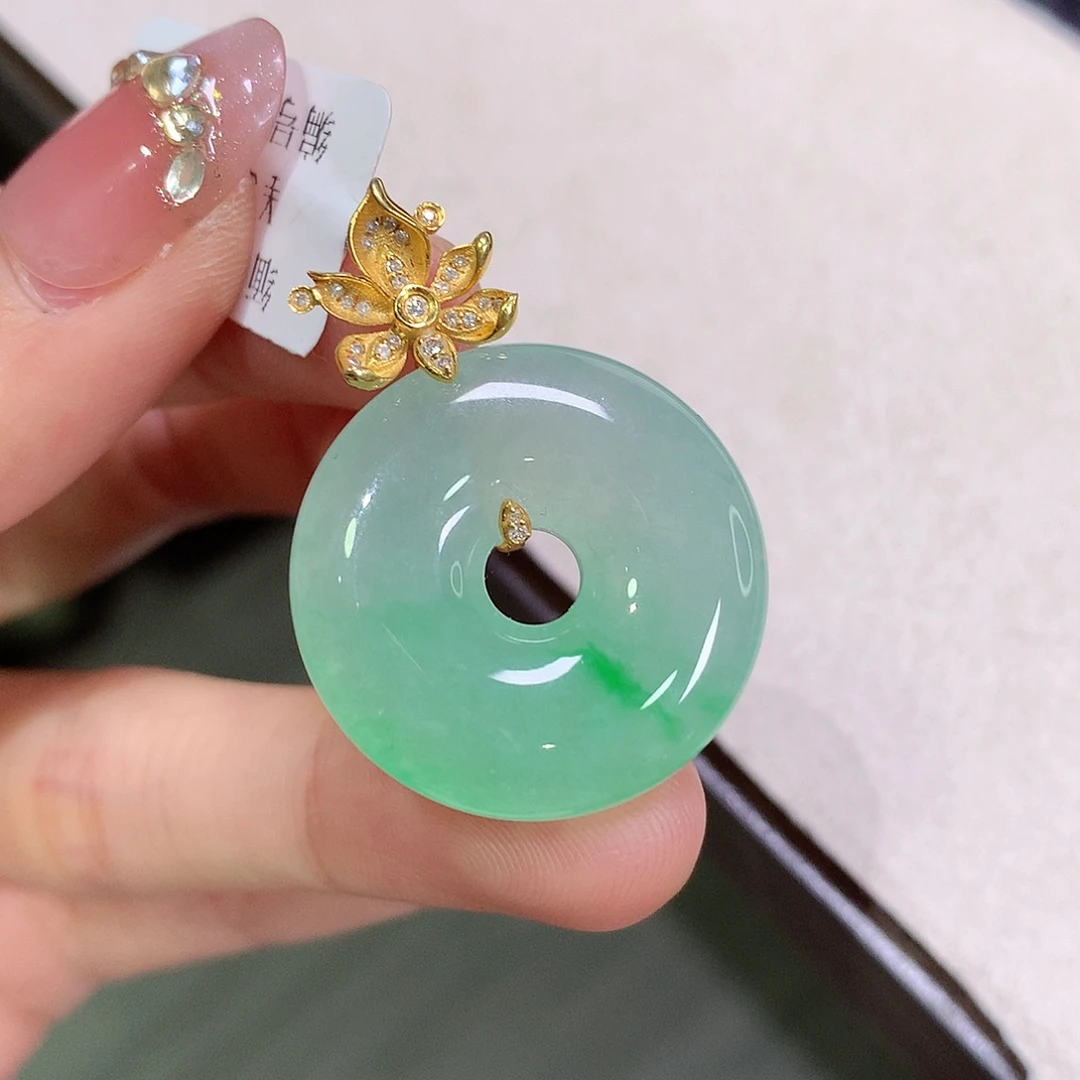 翡翠18K金镶嵌颈饰