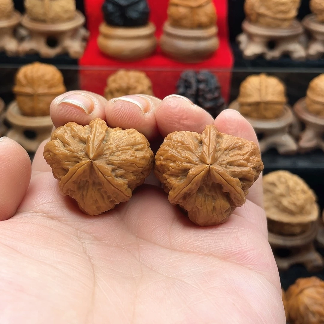 文玩核桃吊坠小石斧三棱