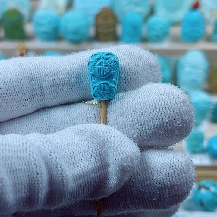 绿松石未镶嵌珠宝奇石