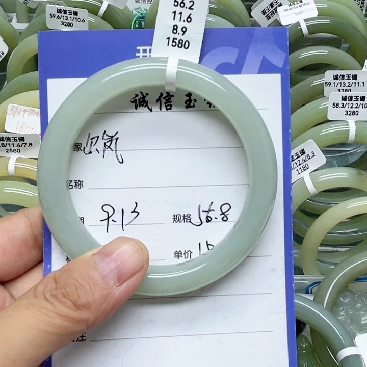 未镶嵌手镯和田玉尔*