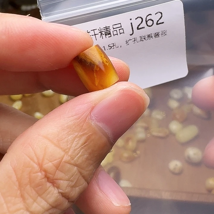 琥珀未镶嵌裸石琥珀