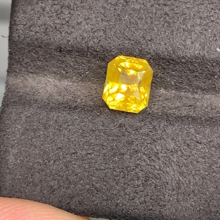 彩色蓝宝石裸石2.02ct金丝雀黄蓝宝