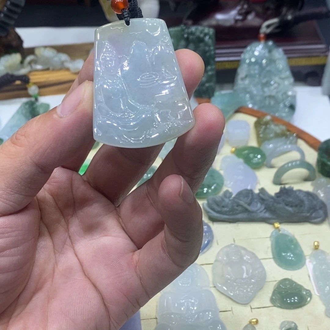 翡翠未镶嵌颈饰山水观音