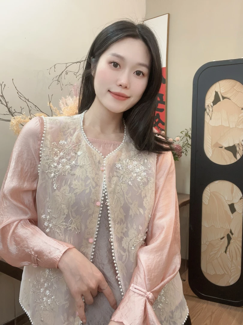 【望月马甲】2025夏季新款珍珠拼接粉色刺绣新中式马甲女时尚显瘦